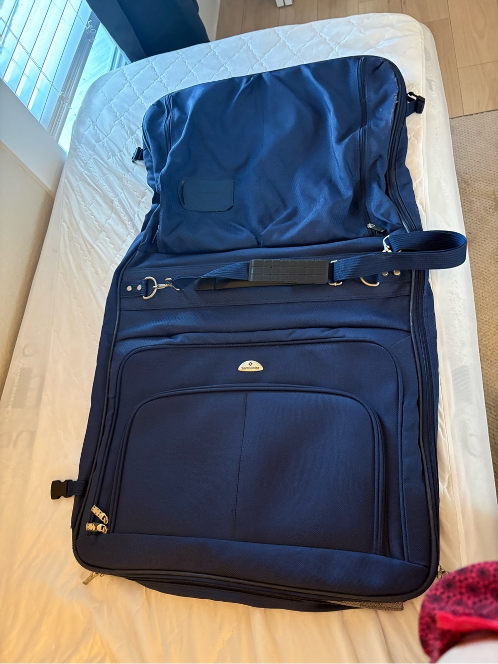 Samsonite Navy Travel Garment Bag with Shoulder Strap